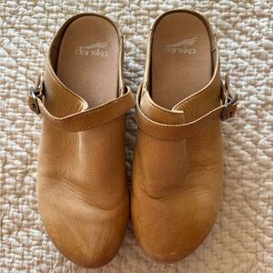 Dansko Women’s Berry Burnished Nubuck Mule Clogs - size 40